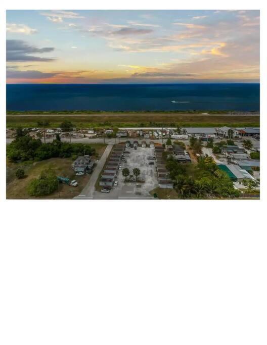 Plush King Bed Xtra Cozy Stay Pahokee Exterior photo